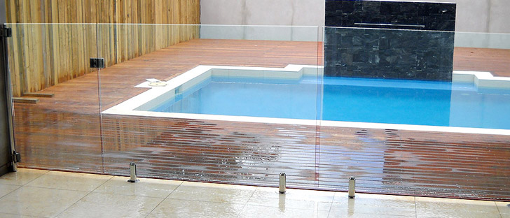 You are currently viewing Pool Fence: Which One is the Best Choice for You? Find Out Here!