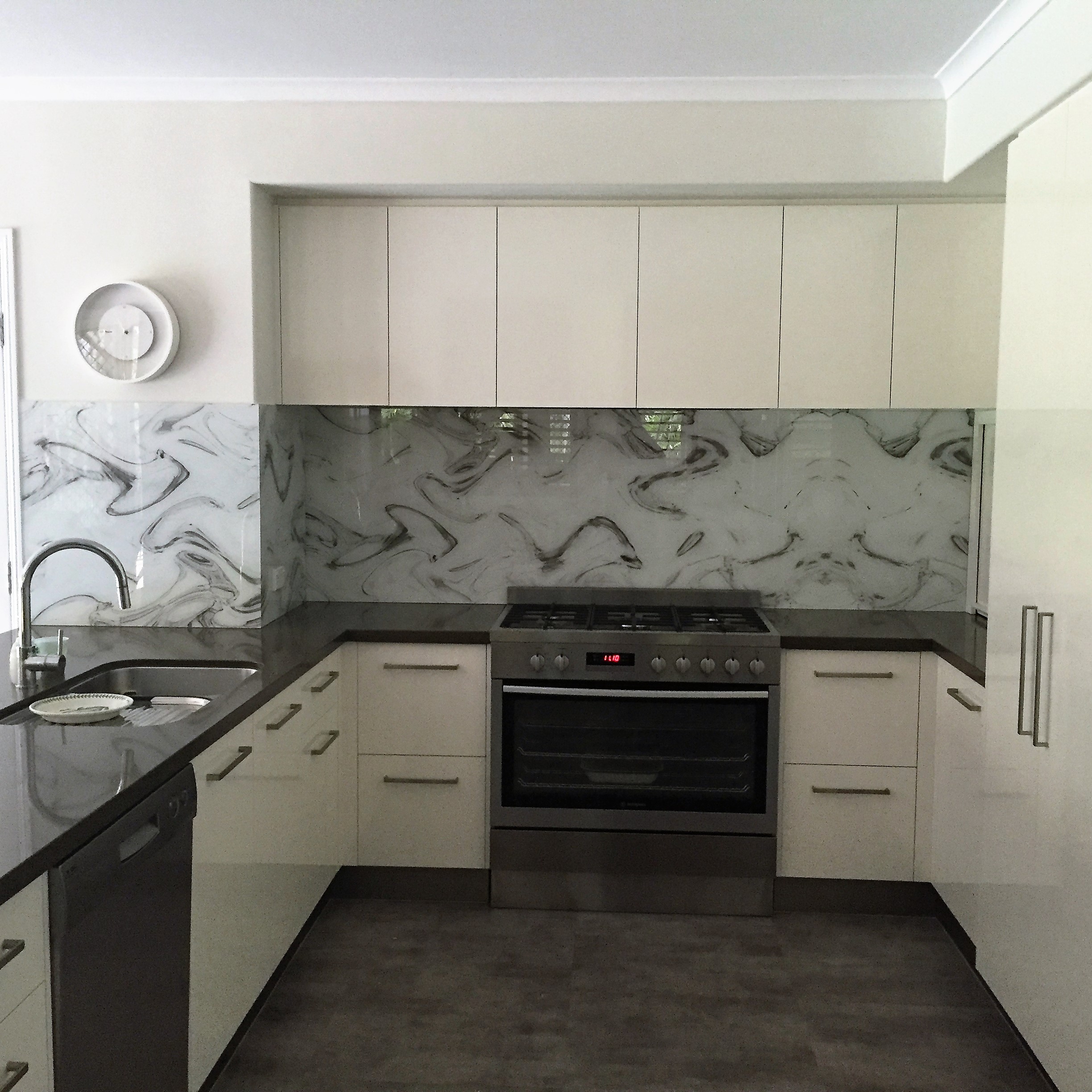 You are currently viewing 5 Considerations to Get the Right Kitchen Glass Splashback