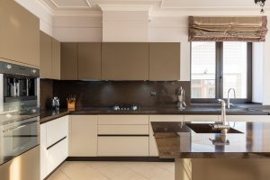 Read more about the article Why Consider Glass Splashbacks for Your Modern Kitchen