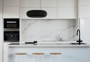Read more about the article What You Should Know About the Stylish Glass Sheet Splashback