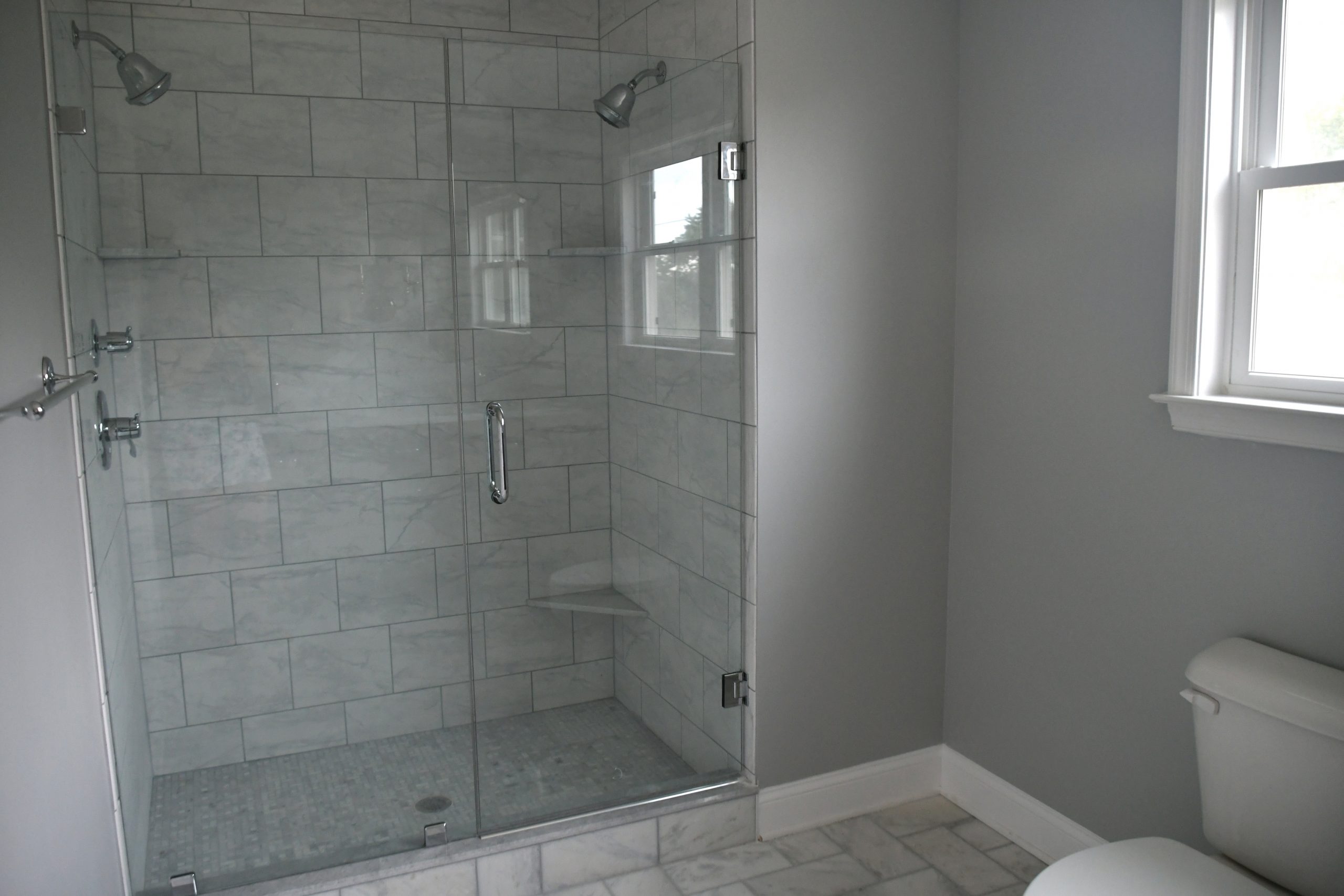 Read more about the article Sparkling Clean: Tips to Clean Your Glass Shower Doors